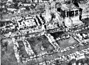 How Themistocles distracted the Spartans to rebuild the walls of Athens without them knowing 