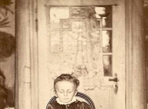 Pictures of the dead, jewelry made of human hair, and coffins with bells - the golden age of funeral business in the Victorian era 