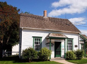 History of LM Montgomery s Anne of Green Gables 