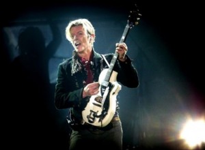 David Bowie:Sinatra s rejection and his favorite Greek newspaper 