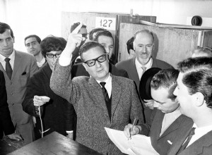 September 11, 1973, when Allende s utopia drowned in blood 