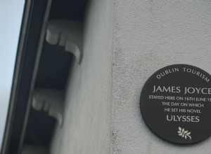 How is 1922 connected to James Joyce s obsession with the number 2 